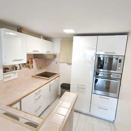 Апартаменты Bright 3 Minutes From The Аяччо