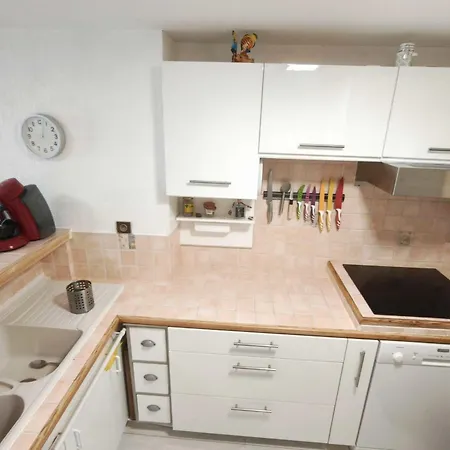 Bright 3 Minutes From The Αζάτσιο