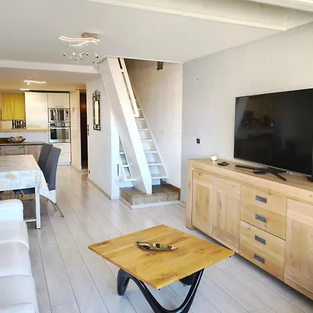 Bright 3 Minutes From The Daire